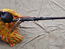 Рупия рубль бережёт