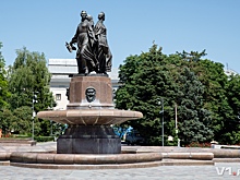 На Центральной набережной Волгограда сломался фонтан «Искусство»