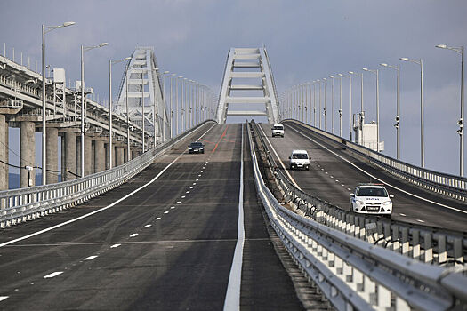 Крымский мост закрыли для автомобилистов