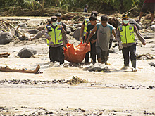 Число жертв наводнений в Индонезии превысило 700