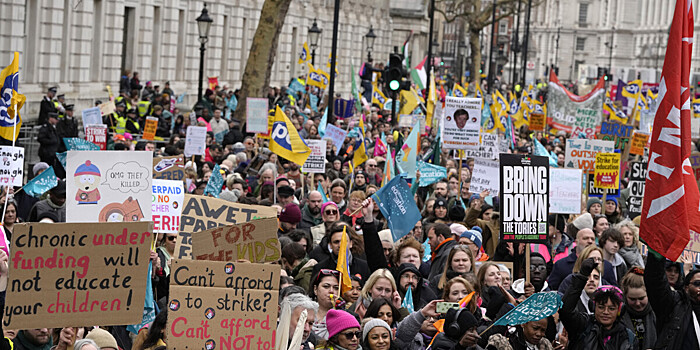 Массовая забастовка в Великобритании: люди требуют повышения зарплат