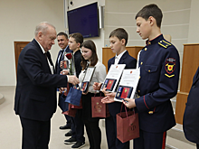 Председатель Заксобрания Валерий Малышев поблагодарил родителей детей-героев за достойное воспитание нового поколения ульяновцев