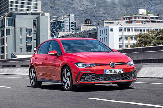 Volkswagen отметил 50-летие модели Golf