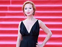 Захарова восхитила фото в купальнике