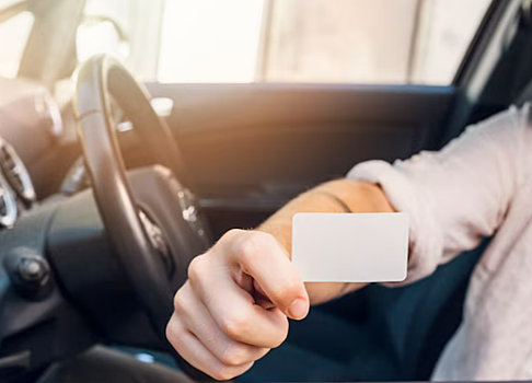 Водительские права и регистрация авто подорожают с 1 сентября. Сколько это будет стоить