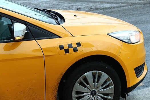 В Петербурге таксист удовлетворил себя на глазах у пассажирки