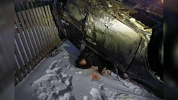 Пьяный водитель бросил погибшую женщину в перевернувшейся иномарке в Кузбассе