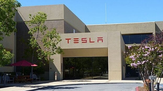 Экс-сотрудник Tesla рассказал, как компания продает дефективные автомобили