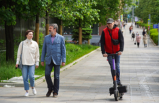 Власти Москвы подготовили меры по регулированию езды на электросамокатах