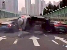 Крупное ДТП из-за упрямых автомобилистов было зафиксировано в Китае