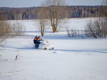 Спасатели на санях эвакуировали больную женщину