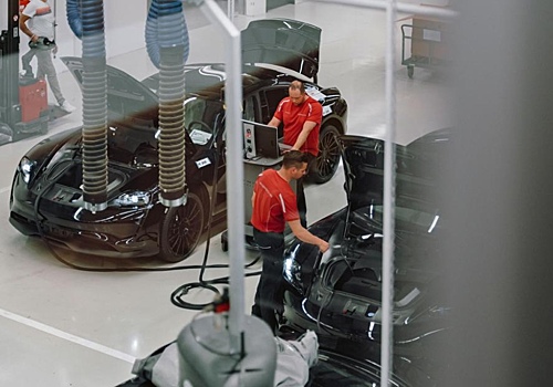 Porsche показал сборку электрокара Mission E