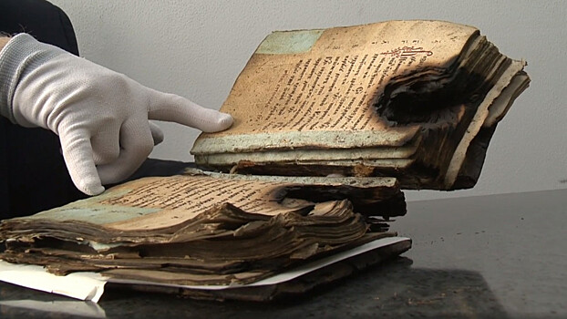 Нижегородским архивистам передали уникальную рукописную Псалтырь