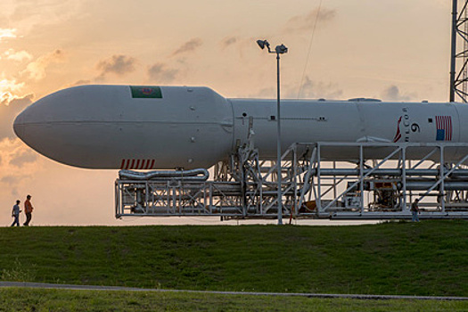 SpaceX запустит в космос разведывательные спутники