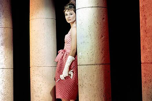 Платье Одри Хепберн продадут на аукционе за 28 миллионов рублей