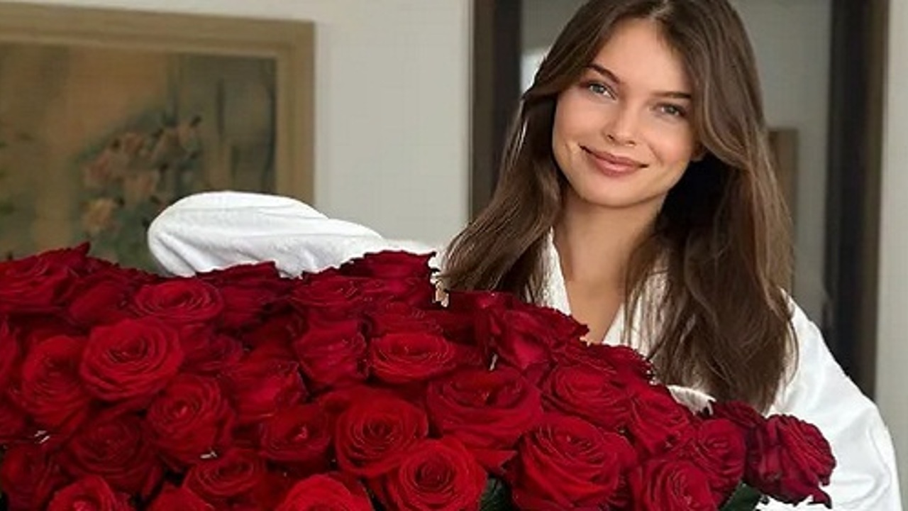 Юлия полячихина фото с букетом цветов