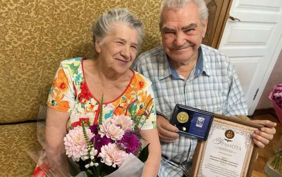 Курская семья Брежневых получила медаль «За любовь и верность»