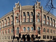 Украинцам ограничили сумму переводов с карты на карту