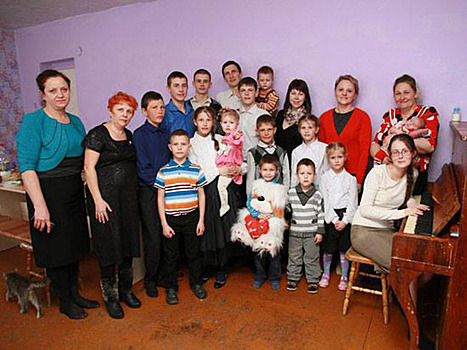 Алтайская пара побила рекорд: шестнадцатый ребенок родился «с Божьей помощью»
