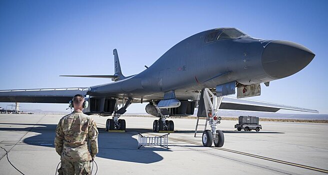 ВВС США испытали бомбардировщик с ракетой на внешней подвеске. Впервые за 30 лет