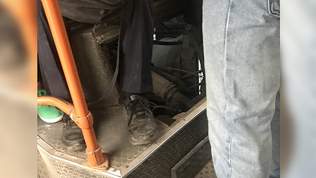 В Советском районе на линию вышел автобус с дыркой в полу