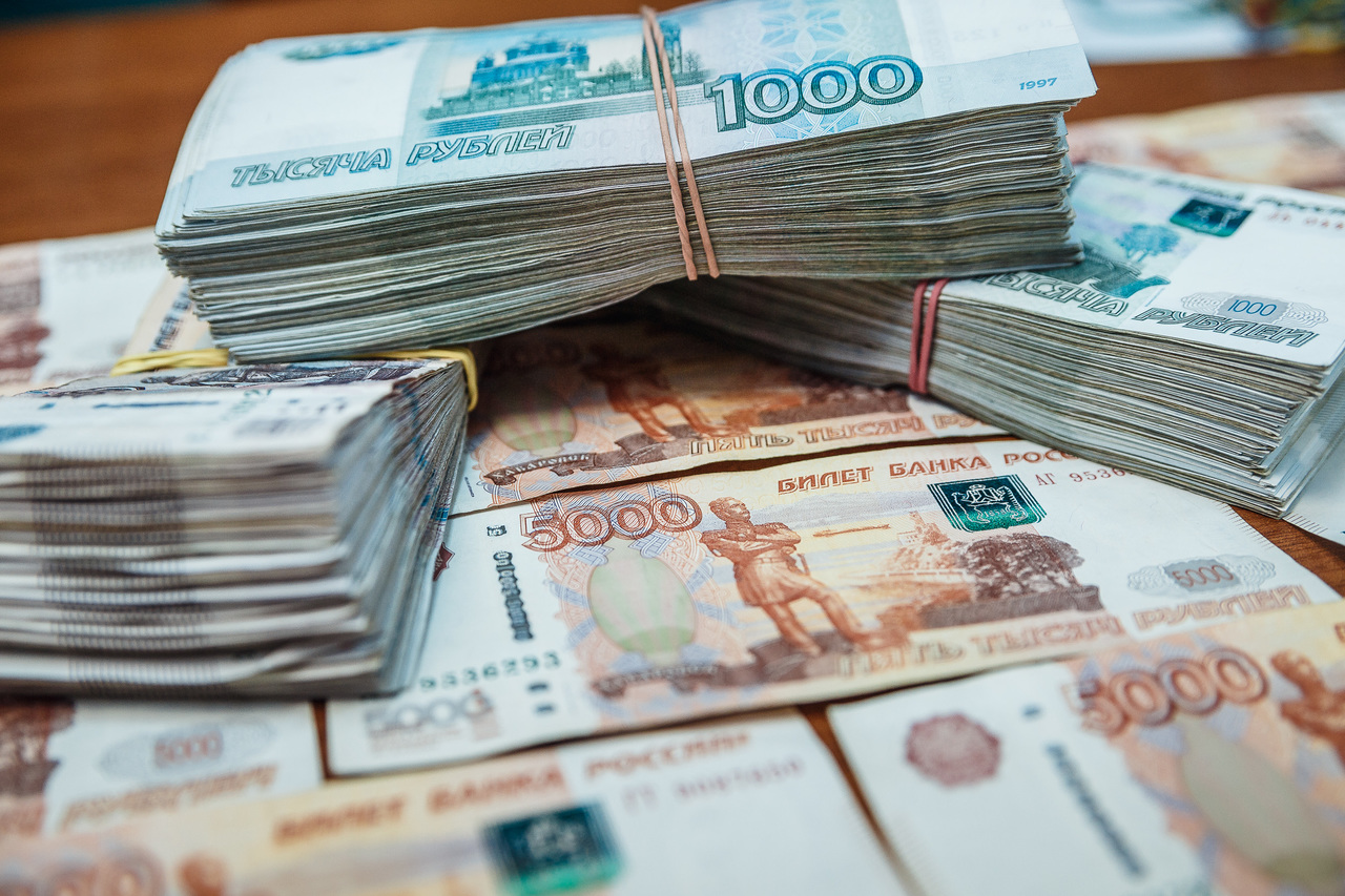 Бывший бухгалтер автопредприятия в Кемеровской области обвиняется в присвоении более 670 тыс. рублей