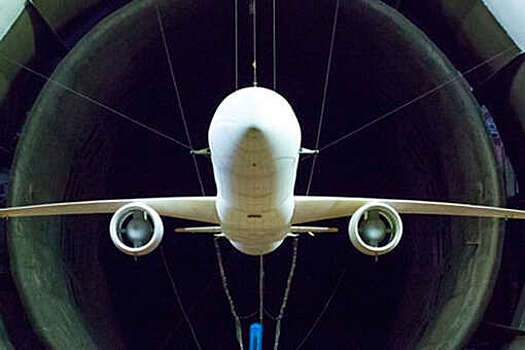 Россия привезла на авиасалон Dubai Airshow 2025 модели лайнеров МС-21 и SJ-100