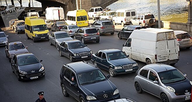 Ввоз праворульных авто в Армению запретят в День дурака