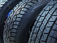 Автоэксперт перечислил преимущества шипованных шин и «липучек» зимой