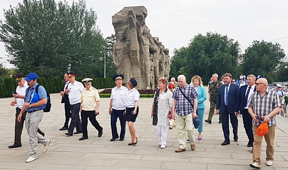 Ветераны Санкт-Петербурга знакомятся с городом-героем Волгоградом