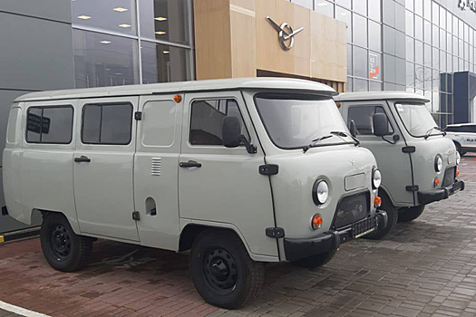 Девять автомобилей УАЗ, тепловизионные прицелы и аппарат ИВЛ направила Новосибирская область на этой неделе в зону СВО