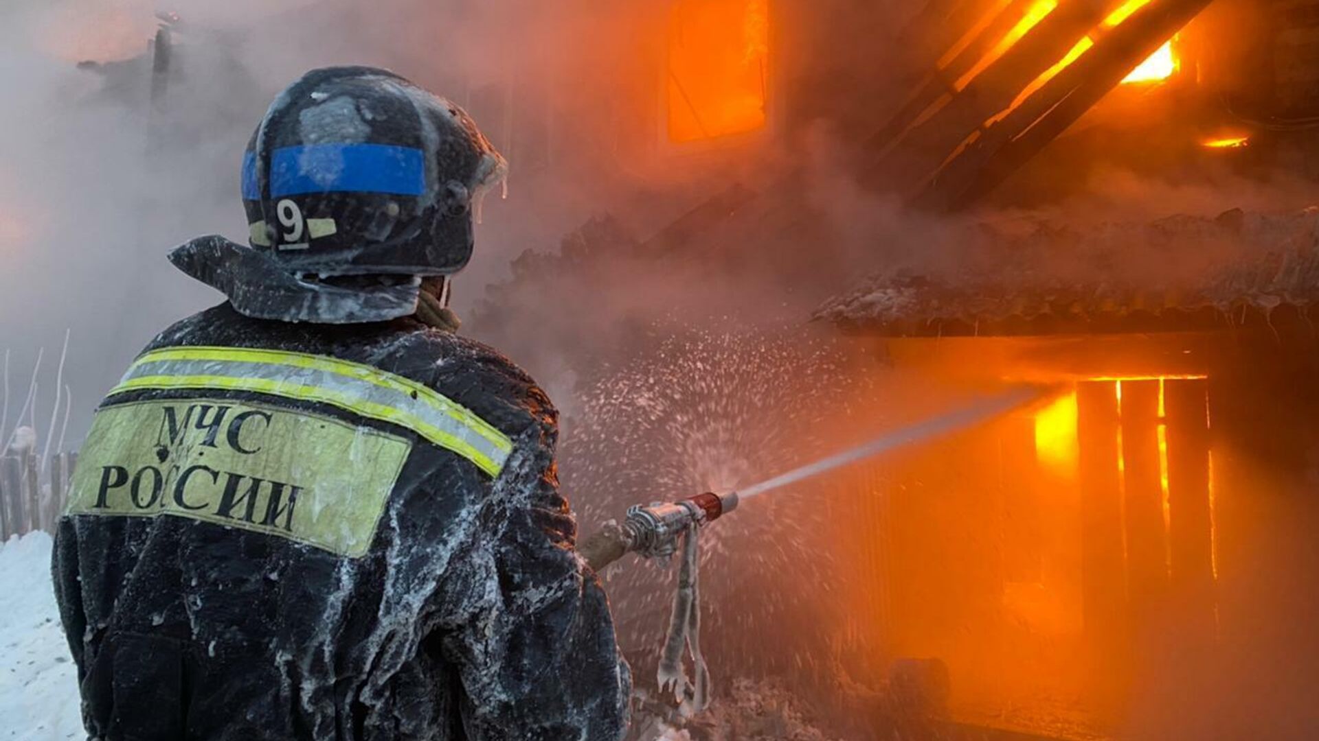 Три человека стали жертвами пожара в Оренбургской области