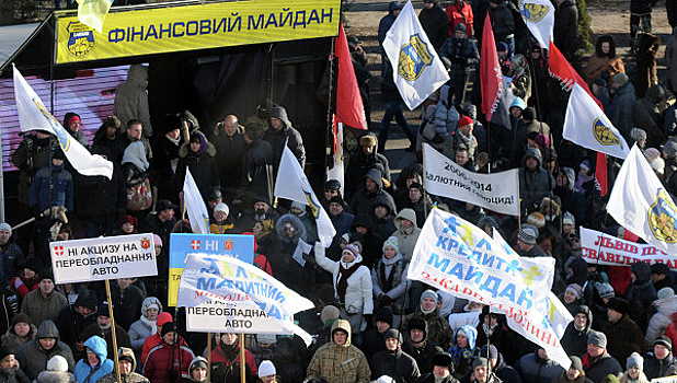 Активисты "кредитного Майдана" перекрыли центр Киева