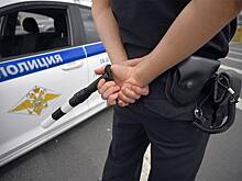 В России у водителя элитной иномарки изъяли удостоверения несуществующего ведомства