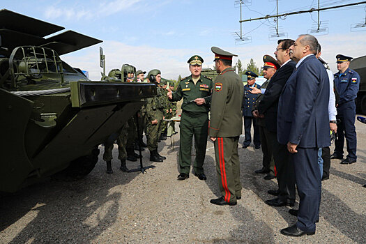 Экипажи новейших БРДМ-2М Таджикистана получили комплекты "Ратник-3К"