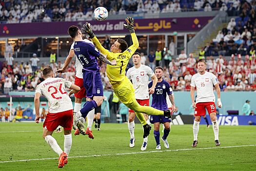ЧМ-2022 в Катаре: вратарь сборной Польши проиграл спор Лионелю Месси в матче с Аргентиной, подробности