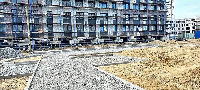 В Обдорском микрорайоне Салехарда приступили к асфальтированию проездов. ФОТО