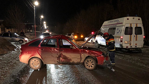 Четыре человека пострадали в ДТП с двумя легковыми автомобилями в Саратове