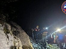 Туристов с младенцем эвакуировали из каньона горной реки в Сочи