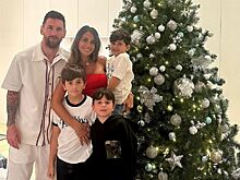 Жена Месси показала рождественское фото с Лионелем и детьми