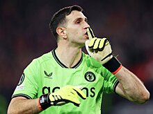 Эмилиано Мартинес получил трофей Яшина от France Football второй сезон подряд