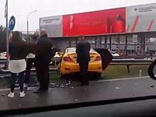 Такси въехало в отбойник в Шереметьево: видео