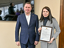Мэр Нижнего Тагила Владислав Пинаев вручил 22 семьям субсидии на покупку жилья