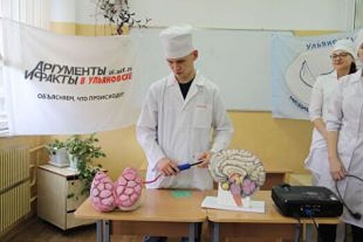 В Ульяновском медколледже подкачали щитовидку велосипедным насосом