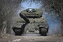 Новые комплексы противодействия дронам заметили на российских танках