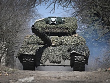 Новые комплексы противодействия дронам заметили на российских танках