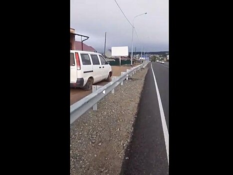 Забайкалец: детям приходится перебегать дорогу в неположенном месте, чтобы сесть в школьный автобус