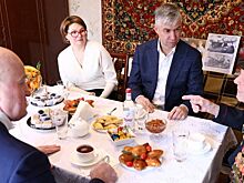 Алексей Логвиненко поздравил с Новым годом ветерана Великой Отечественной войны