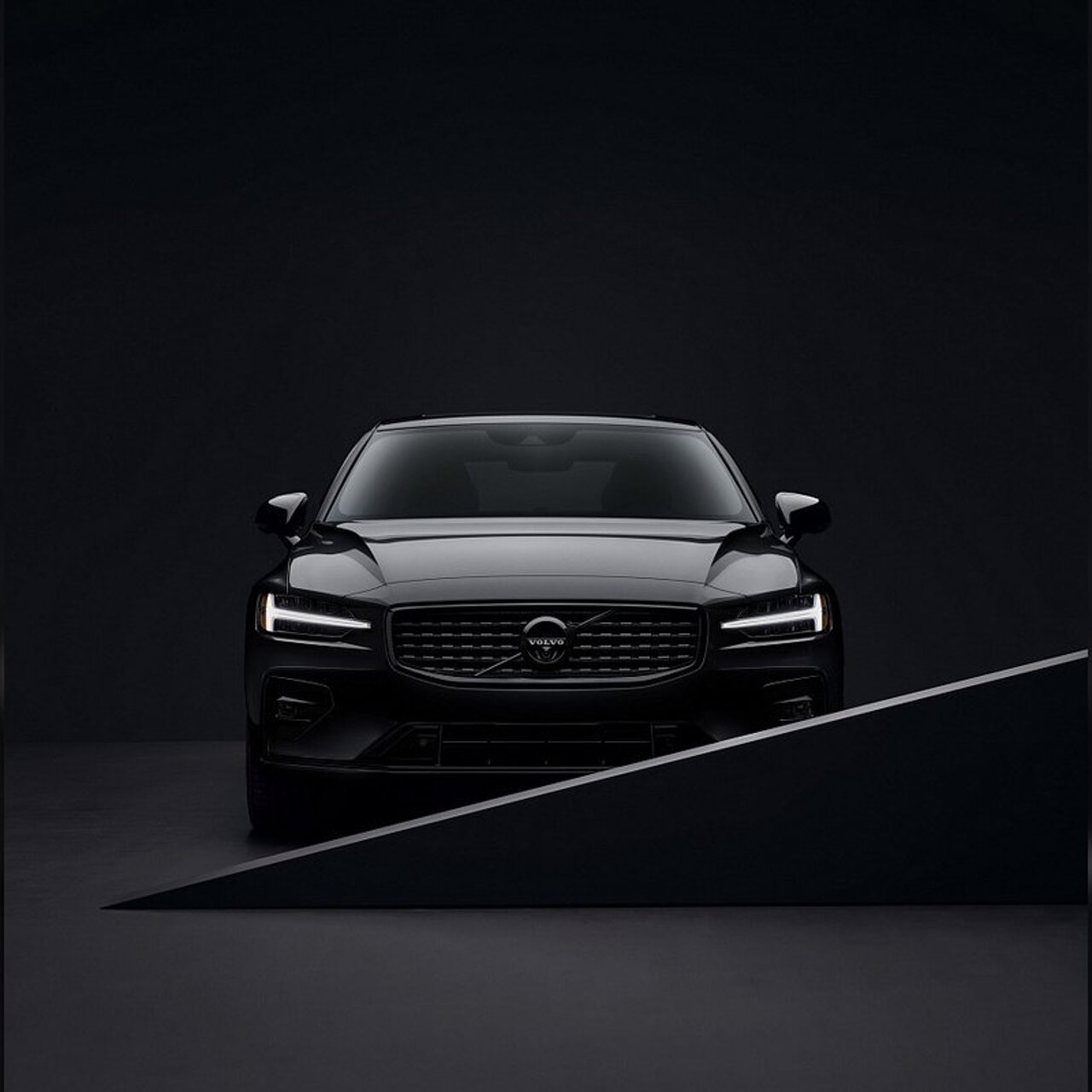 Седан Volvo S60 Black Edition 2022 года выйдет ограниченным тиражом в 450  экземпляров - Рамблер/авто