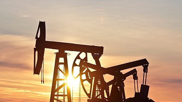 Цены на нефть слабо выросли после сокращения добычи со стороны ОПЕК+